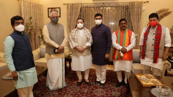 బీజేపీ మాస్టర్ స్ట్రోక్: సీఎం కేసీఆర్‌పై స్వామిగౌడ్ సంచలన వ్యాఖ్యలు -నడ్డా సమక్షంలో కమలతీర్థం