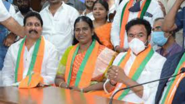 ఫ్లాప్ సినిమాకు కేటీఆర్ హడావుడి! బీజేపీలోకి బండ కార్తీక, కాషాయ పార్టీ వైపు కాంగ్రెస్ నేతల చూపు