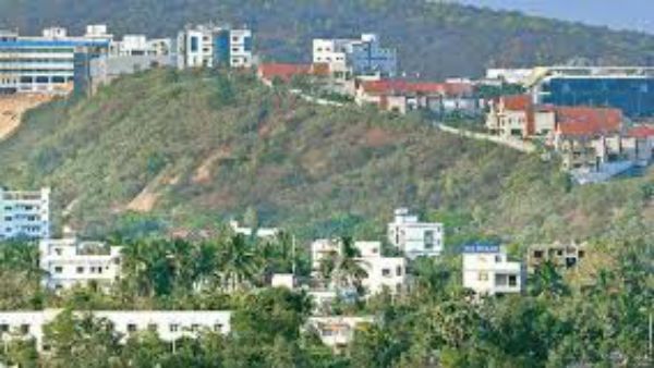 ఏపీలో టిడ్కో ఇళ్ల గృహప్రవేశాలపై పోలీసుల ఉక్కుపాదం.. టీడీపీ , సీపీఐ నేతల గృహ నిర్బంధం