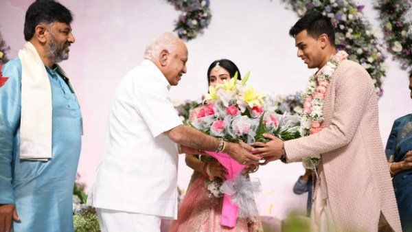 Aishwarya:డీకే కుమార్తె ఐశ్వర్య నిశ్చితార్థం, పొలిటికల్ వార్ పక్కనపెట్టి హాజరైన సీఎం, అందరూ హ్యాపీ!