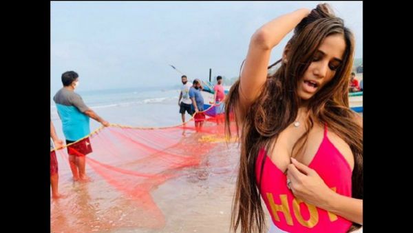 Poonam Pandey: సెక్సీ వీడియోలు తీశారు, పూనమ్ దెబ్బతో పోలీసులకు పూతరేకులు, ఉద్యోగాలు గోవింద !
