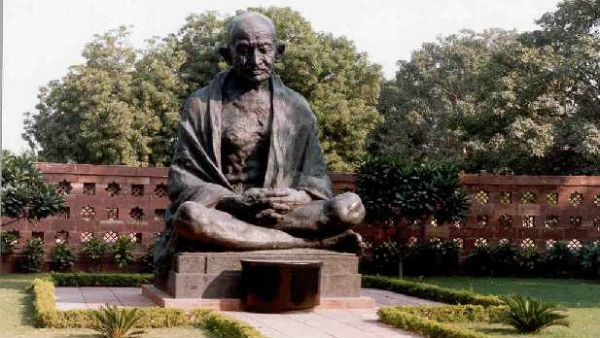 పార్లమెంటు ప్రాంగణంలో గాంధీ విగ్రహం తొలగింపు- ఎందుకో తెలుసా ?