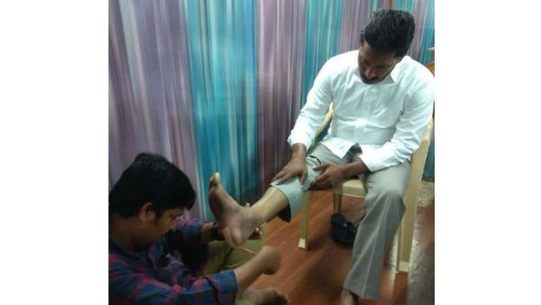 జగన్‌ కాళ్లకు కట్టుకట్టిన డాక్టర్‌కు తిరుపతి ఎంపీ టికెట్ : దుర్గా ప్రసాద్ ఫ్యామిలీకి ఎమ్మెల్సీ