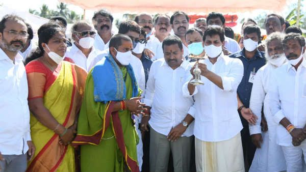 కర్నూల్లో తుంగభద్ర పుష్కరాలు ప్రారంభించిన జగన్‌- సంకల్‌బాగ్‌ ఘాట్‌లో పూజలు