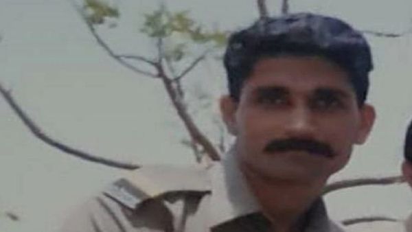 మనీశ్ మిశ్రా: బిచ్చగాడు అనుకుని సాయం చేయబోయారు.. ఆయనెవరో తెలిసి సాల్యూట్ చేశారు