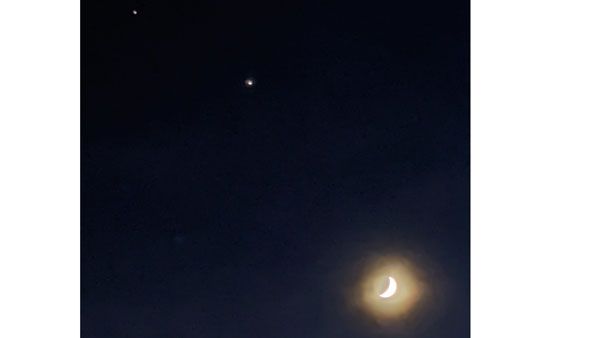 The Great Conjunction ముందు త్రిభుజ ఆకారంలో కనువిందు చేసిన చంద్రుడు-శని-గురు గ్రహాలు