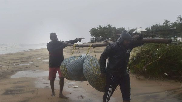 ఏపీలోనూ నివర్‌ తీవ్ర ప్రభావం- విమానాల రద్దు- స్కూళ్లకు సెలవులు, పరీక్షల వాయిదా