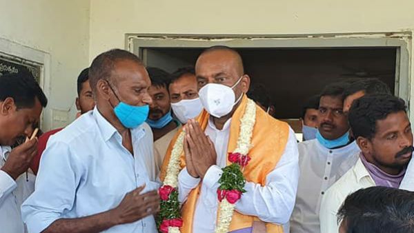 నన్ను టీఆర్ఎస్ నేతలే గెలిపించారు : గ్రేటర్ ఎన్నికల సమయంలో దుబ్బాక ఎమ్మెల్యే సంచలనం