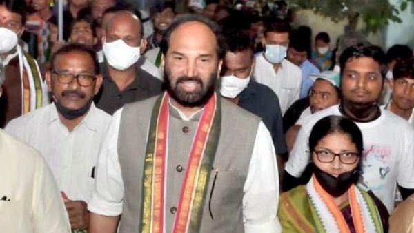 గ్రేటర్ వార్ .. హుస్సేన్ సాగర్ లో కొబ్బరి నీళ్ళు ఎక్కడ ? ప్రశ్నించిన ఉత్తమ్ కుమార్ రెడ్డి