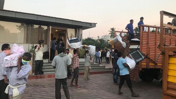 విశాఖ టీడీపీ నేతలకు వరుస షాక్: నిన్న గంటా..నేడు హర్ష: శ్రీకన్య ఫ్యుషన్ ఫుడ్స్.. సీజ్