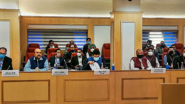 వ్యవసాయ చట్టాలపై రైతు సంఘాల నేతలతో కేంద్రం చర్చలు విఫలం: డిసెంబర్ 3న మరోసారి