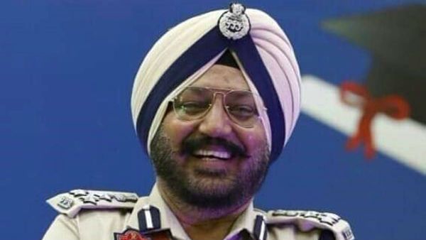 రైతుల నిరసనకు మద్దతుగా పంజాబ్ జైళ్ల శాఖ డీఐజీ తన పదవికి రాజీనామా