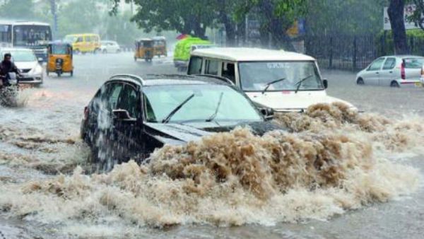 వరదసాయం కోసం మళ్లీ క్యూ.. మీ సేవా కేంద్రాల బారులుతీరిన జనం, సీఎం ఇలా, కమిషనర్ అలా..