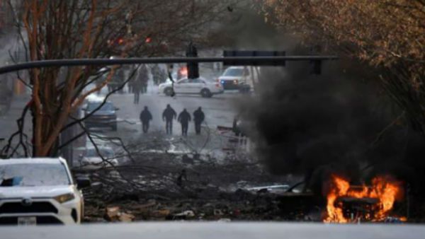 క్రిస్మస్ వేళ పేలుడు: దద్దరిల్లిన అమెరికా, ముగ్గురికి గాయాలు.. ఉగ్రవాద చర్యేనా..?