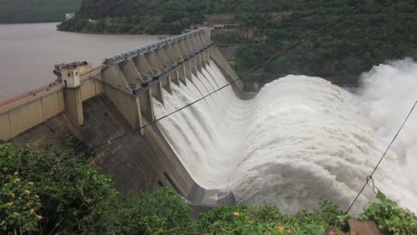 2020 లో ఏపీ, తెలంగాణాల మధ్య వాటర్ వార్ ..రాయలసీమ ఎత్తిపోతలతో మొదలై కేంద్రం కోర్టులో సాగుతూ ..