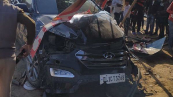 అజారుద్దీన్‌ కారు బోల్తా .. ఫ్యామిలీతో వెళ్తుండగా యాక్సిడెంట్... సేఫ్