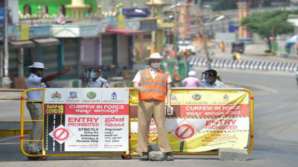 ఒకే కుటుంబంలో నలుగురికి: బెంగళూరులో 144 సెక్షన్: నో మ్యాన్ జోన్ లిస్ట్: ఆ జిల్లా హద్దులు క్లోజ్