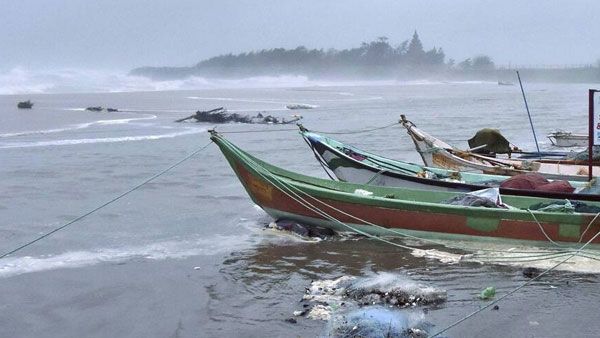 ఏపీకి బురేవి ఫీవర్: నివర్ నుండి గట్టెక్కక ముందే ముంచుకొస్తున్న బురేవి