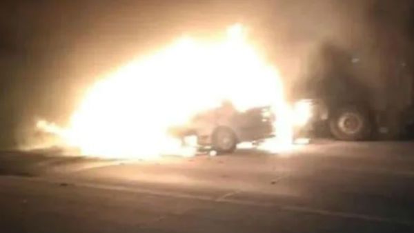 ఐదుగురు సజీవ దహనం: యమునా ఎక్స్‌ప్రెస్ వేపై కారును ఢీ కొన్న ట్రక్కు.. సీనియర్ జర్నలిస్ట్..