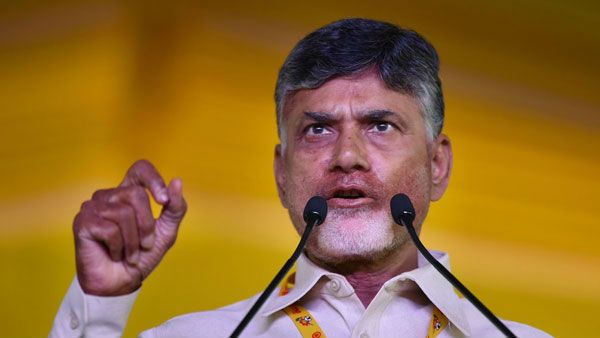 నేరగాళ్ళ రాష్ట్రంగా ఏపీ .. వైసీపీ ఫాసిస్టు మూకలు రెచ్చిపోతున్నాయని చంద్రబాబు ఫైర్