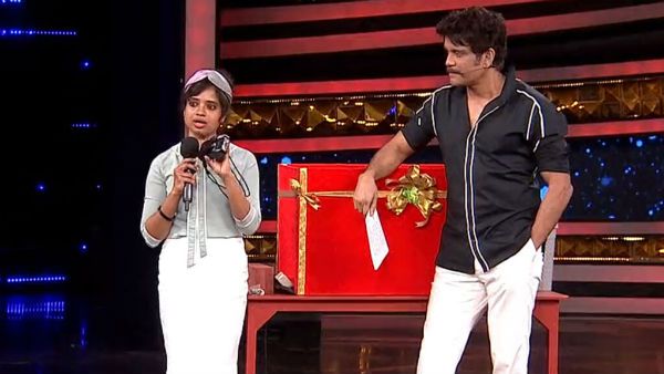 Bigg Boss Grand Finale:కింగ్ నాగ్‌తో గ్రాండ్‌గా ప్రారంభం... కనిపించని దేవీ నాగవల్లి ..! అభిజీత్ వైపే..!