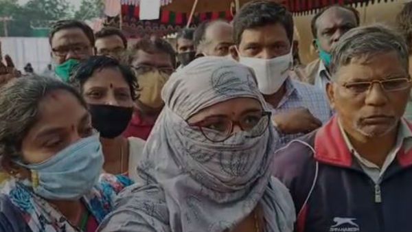 GHMC Election Results 2020: ఓయూ డీఆర్సీ వద్ద ఉద్యోగుల ఆందోళన, ఎందుకంటే.. (వీడియో)