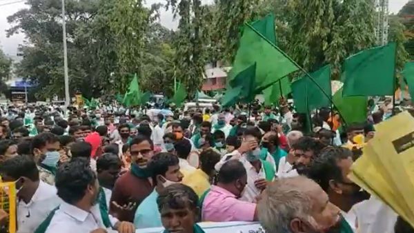Bharat Bandh: రాష్ట్రపతికి 9 లక్షల పోస్టు కార్డులు పంపించిన రైతులు, అక్కడ బీజేపీ ఎఫెక్ట్, రాహుల్ గాంధీతో !