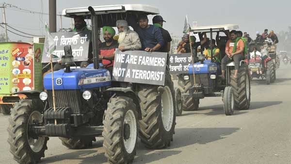 7వ రోజు ఢిల్లీ బోర్డర్ లో కొనసాగుతున్న రైతుల ఆందోళనలు: ఢిల్లీ -నోయిడా బోర్డర్ దిగ్బంధించిన రైతులు