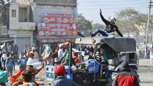 17వ రోజుకు అన్నదాతల నిరసన.. నల్ల చట్టాల రద్దుకు ఢిల్లీ ఘెరావ్ .. నేడు ఢిల్లీ - జైపూర్ రహదారి నిర్బంధం