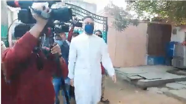 150 డివిజన్లలో ఒక్కో పోలింగ్ కేంద్రంలో ఫేస్ రికగ్నైజేషన్ యాప్: దొంగ ఓట్లకు చెక్ పెట్టే యాప్ పై మజ్లిస్ అభ్యంతరం