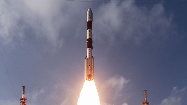 ఇస్రో సరికొత్త ప్రయోగం... విజయవంతంగా నింగిలోకి దూసుకెళ్లిన పీఎస్ఎల్వీ-సీ50...