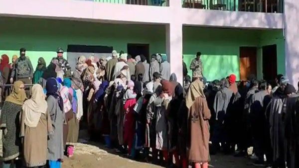 కొనసాగుతోన్న కశ్మీర్ డీడీసీ ఎన్నికల కౌంటింగ్.. ఖాతా తెరచిన గుప్కర్ అలయన్స్, జమ్ములో బీజేపీ లీడ్