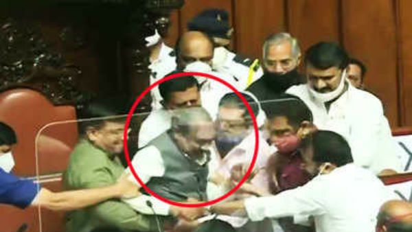 కర్ణాటక శాసన మండలి బాహాబాహీ: డిప్యూటీ ఛైర్మన్‌‌ను లాగేసిన సభ్యులు: బలవంతంగా బయటికి