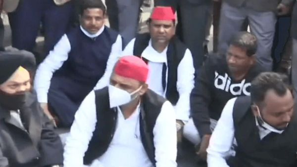 భారత్ బంద్‌కు సంఘీభావం: లక్నోలో అఖిలేశ్ యాదవ్ నిరసన ప్రదర్శన, కేసు నమోదు