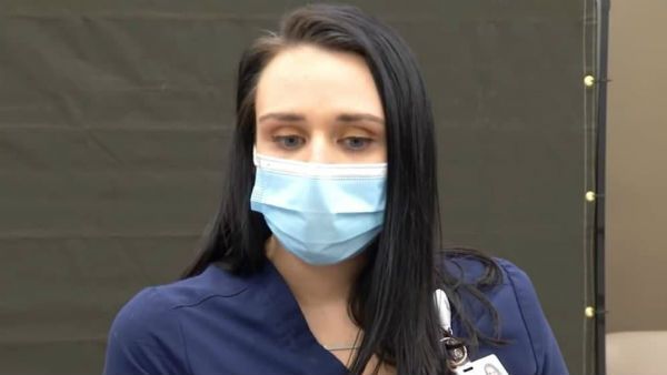 Fake : అమెరికాలో కరోనా వ్యాక్సిన్‌ తీసుకోగానే కుప్పకూలిన నర్సు- చనిపోలేదా ?