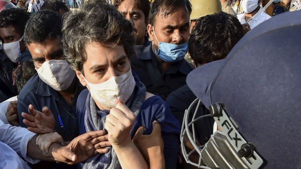 రైతుల కోసం రాష్ట్రపతి భవన్ కు కాంగ్రెస్ పాదయాత్ర .. ప్రియాంకా గాంధీ అరెస్ట్ ..భగ్గుమన్న కాంగ్రెస్