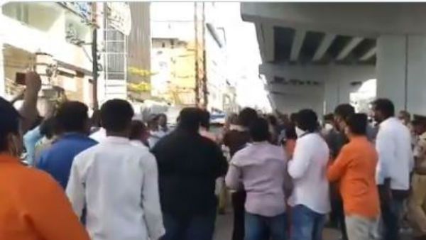 గ్రేటర్ వార్ .. కూకట్ పల్లిలోఉద్రిక్తత .. మంత్రి పువ్వాడ అజయ్ వాహనంపై దాడి