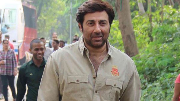 బాలీవుడ్ స్టార్ హీరోకు సోకిన కరోనా వైరస్: ఫామ్‌హౌస్‌లో రెస్ట్: బీజేపీ నేతల పరామర్శ