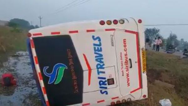 వైజాగ్ టు హైదరాబాద్: జగ్గయ్యపేట వద్ద ప్రైవేట్ బస్సు పల్టీ: 35 మందికి పైగా