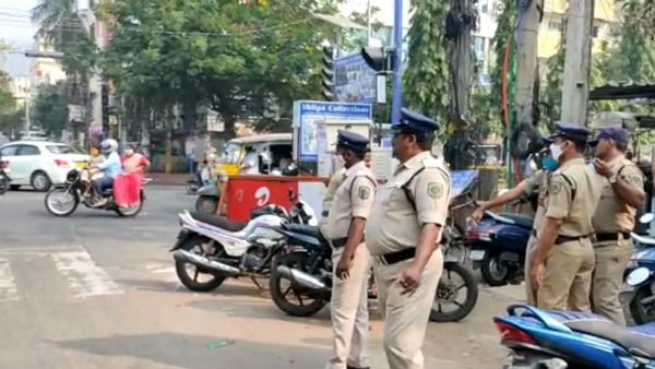 టీడీపీ, వైసీపీ సవాళ్లతో వేడెక్కిన విశాఖ- ఎమ్మెల్యే వెలగపూడి ఇంటికి భారీ భద్రత