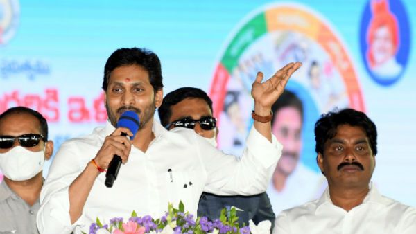 ఇళ్ల స్ధలాలు అడ్డుకునేవారు మనుషులేనా-దేవుడి మొట్టికాయలు- జగన్‌ కామెంట్స్‌