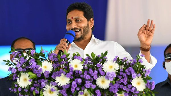 'జగనన్న శాశ్వత భూహక్కు భూరక్ష': తక్కెళ్లపాడులో సరిహద్దు రాయిని పాతి భూముల రీసర్వేకు శ్రీకారం చుట్టిన సీఎం జగన్
