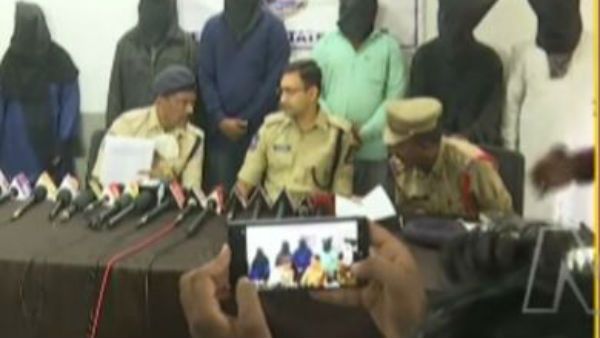 పాతబస్తీలో దారుణం: మైనర్ బాలికను పెళ్లాడిన వృద్ధుడు, అరబ్ షేక్‌లు కాదు, కేరళ కేటుగాళ్లు