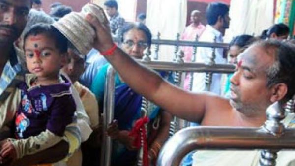 ఆలయం సందర్శించినప్పుడు శఠగోపం ఎందుకు పెట్టించుకోవాలి..? ఫలితమేంటి..?