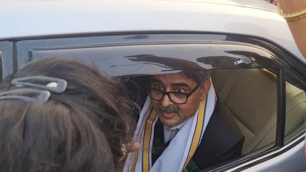 జస్టిస్‌ రాకేశ్‌ కుమార్‌కు అమరావతి రైతుల ఘన వీడ్కోలు- గిఫ్టులతో ఎదురొచ్చి