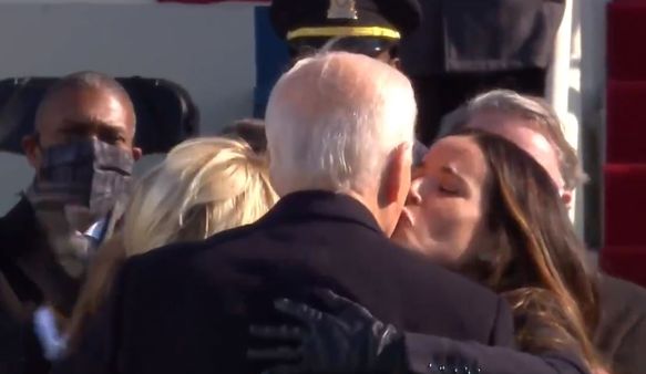 `జిల్` జిల్ జిగా జిగా: 11 నిమిషాలు: భర్త బిడెన్‌కు లిప్‌లాక్: నో టైమ్ టు వేస్ట్: దాని మీదే తొలి ట్వీట్