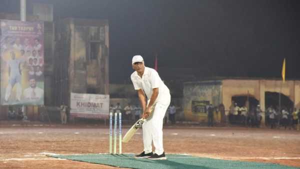 ఫోర్లు, సిక్సులు: దుమ్మురేపిన మంత్రి హరీశ్ రావు..