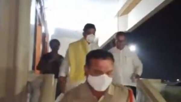 విజయసాయి రెడ్డి కారుపై చెప్పులు: కళా వెంకట్రావ్ అరెస్ట్: శ్రీకాకుళం ఉద్రిక్తత: బీసీ కార్డ్ తీసిన టీడీపీ