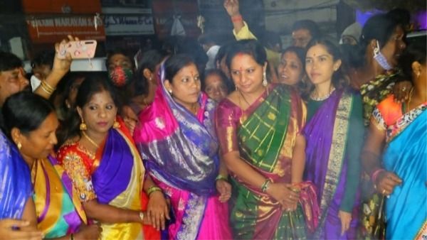 మొన్న బండి సంజయ్..నేడు కవిత: స్పాట్ ఒక్కటే: భాగ్యలక్ష్మి ఆలయం వద్ద భోగీ వేడుకల్లో