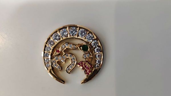 కనకదుర్గమ్మ అమ్మవారికి బంగారు ఆభరణాలు: విలువెంతో తెలుసా?